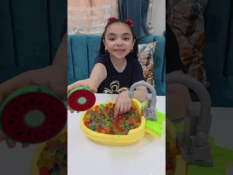 نورا تبحث عن الفواكه🍓🍊🍉🍎🫑🍋 وسط الاوربيز🟠🟢🔵🟣🔴 #foryou #kidslearning