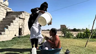 اصعب  لحظات بحياة الطفولة  حمام نبع الحنان دندنها