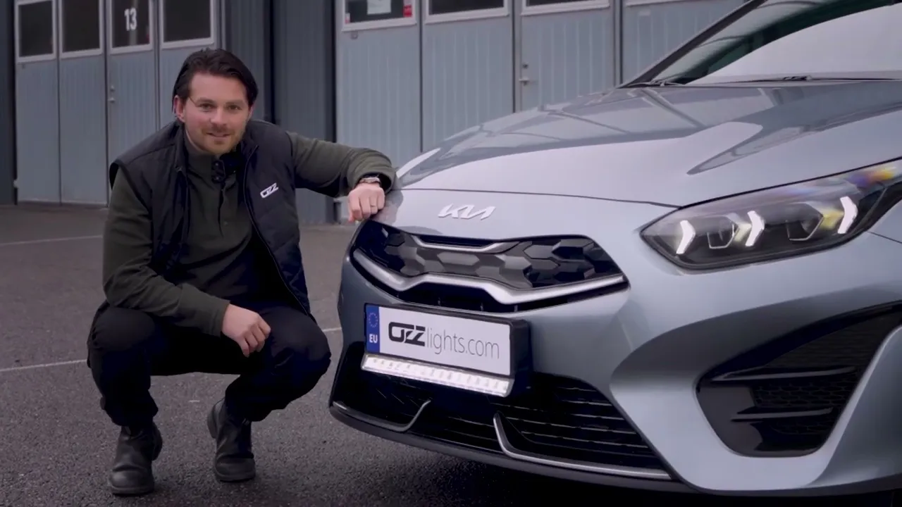 Video: OZZ DLP1 kentekenplaathouder met witte lightbar (2 lichtbronnen)