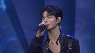 chen youwei unine butterfly and set it off performance 2019 bazaar award miss that time forever