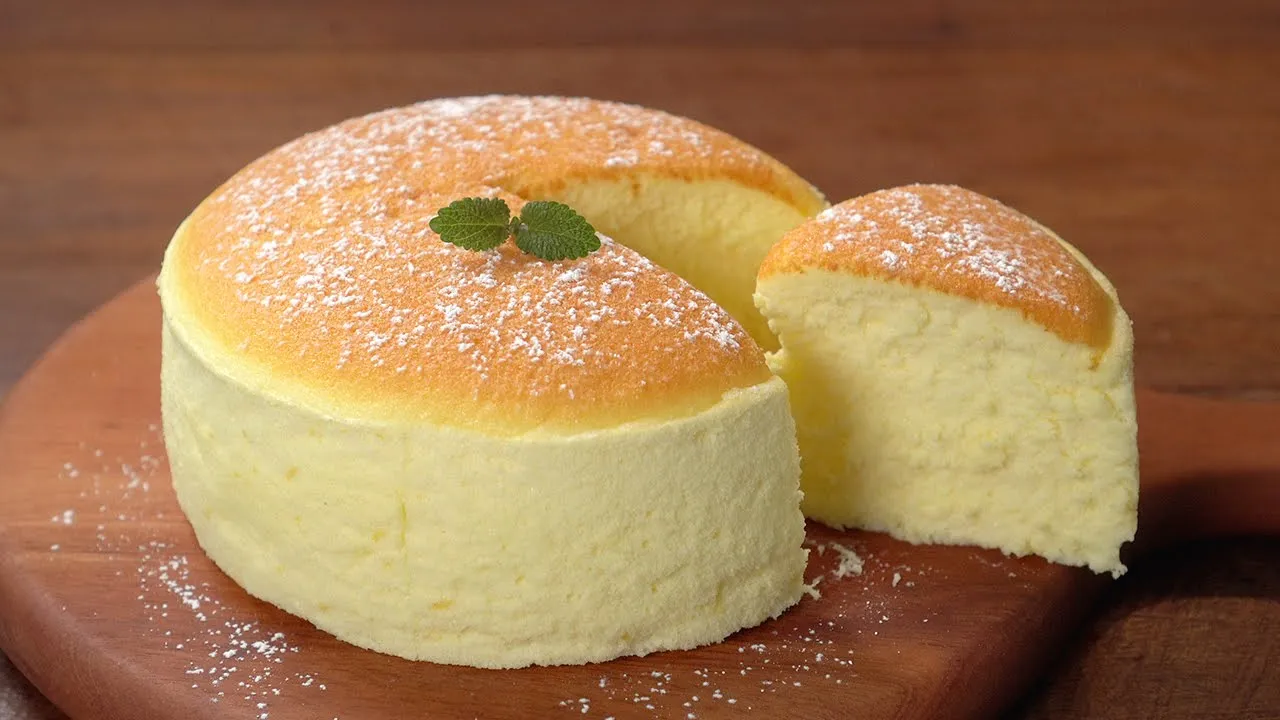 Bolo de maçã com casca e canela (opcional)