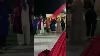 نحن ما عنا بنات تتوظف بشهادتها اجمل رقصه عروس 