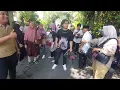 Download Lagu Paspampres Penjaga Jokowi Mendadak Panik Dikerumunin Emak2 Rebutan Kaus, Doakan Kesembuhan