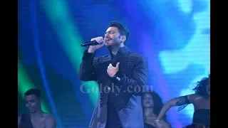 ابداع تامر حسني في تمن اختيار وبعيش لايف من حفل جولف بورتو مارينا      دندنها