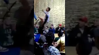 خناقه في فرح شعبي بين اتنين سكرانين دندنها