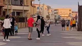 خناقة رجل وزوجته مع بنتين بسبب الملابس الضيقة وشتائم بأقذر الألفاظ فى رأس البر  خناقة رجل وزوجته مع بنتين بسبب الملابس الضيقة وشتائم بأقذر الألفاظ فى رأس البر