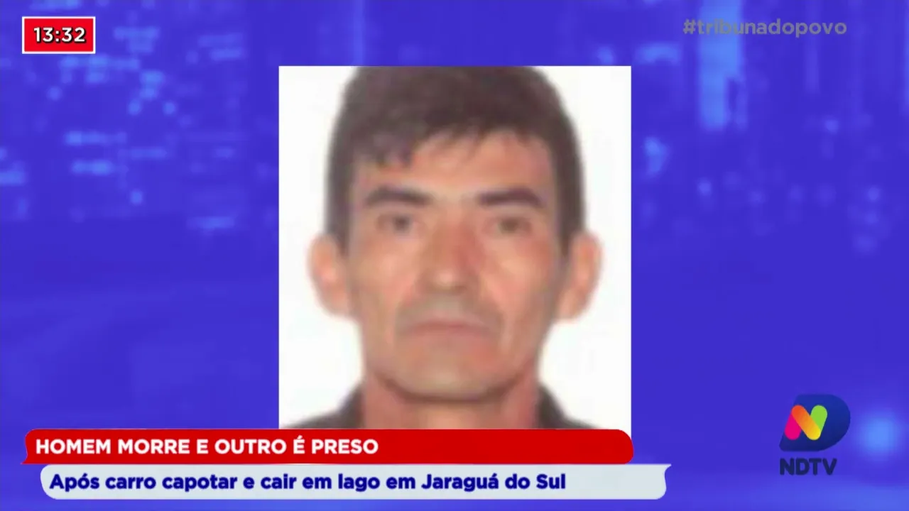 Homem morre e outro é preso após carro capotar e cair em lago em Jaraguá do Sul