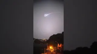 ماذا لو ضرب نيزك القمر فجأة 