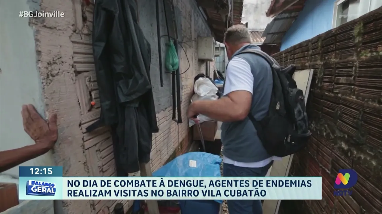 No dia de combate à dengue, agentes de endemias realizam visitas no bairro Vila Cubatão