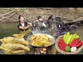Download Lagu Catch duck for jungle food, Cooking duck for dinner, Survival in the rainforest