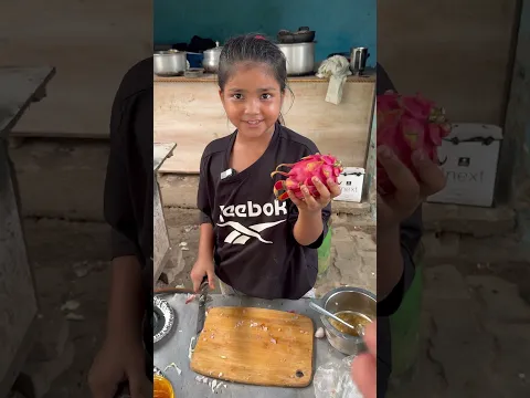 Cute girl selling egg omelette #greatindianthali #food #specialthali #specialfood #foodie #streetfo