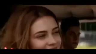 وانت جمبى بنسى كل الدنيا الا عنيك حبايبى 