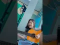 saat ku sendiri kubayangkan dia datang padaku dengan cinta