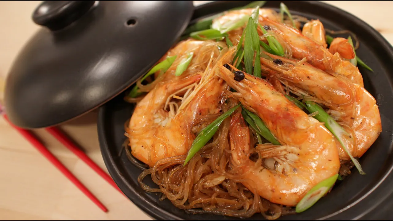 Ginger Shrimp & Glass Noodles Recipe (Goong Ob Woonsen) 