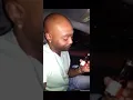 Download Lagu Man stikt na het drinken van een klein flesje Hennessy