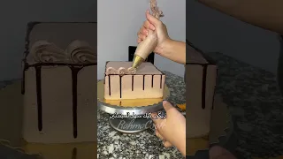 تزيين كيكة شوكولاطة بطريقة سهلة جدا و راقية 