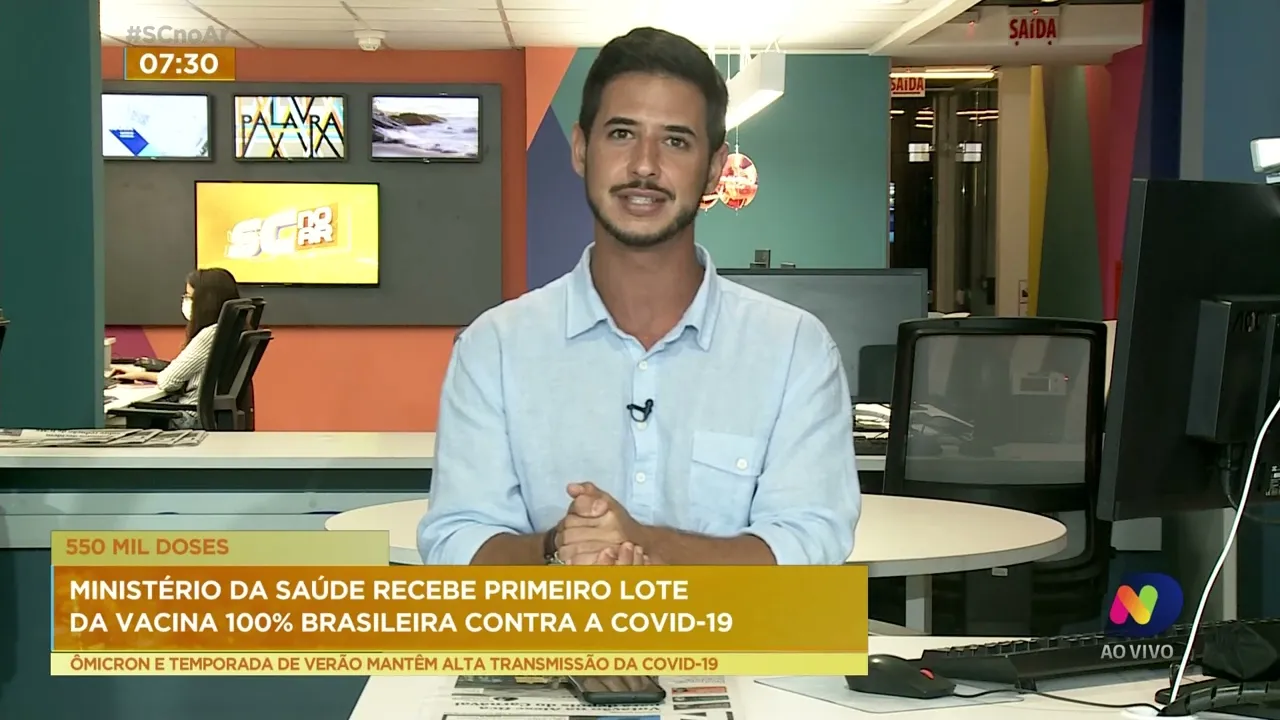 Ministério da Saúde recebe primeiro lote da vacina 100% brasileira contra a covid-19