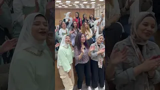 بالصدفة تقابل بنت جميلة وتخطف قلبك خطف كورال في المدرج مايسترو محمد يحيي 