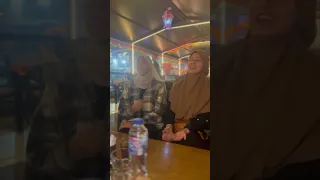 على بلد المحبوب ودينى      أمنيه والاء للإنشاد دندنها