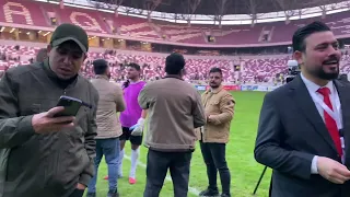 مباراة العمر 🇮🇶⚽ أساطير العراق ضد مشاهير العراق وتوزيع ألف كرسي كهربائي للجماهير 😱🔥