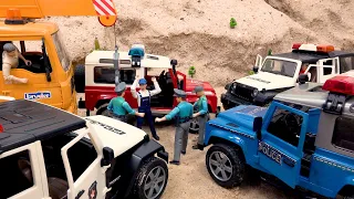 Coche de policía, camión de bomberos | Vehículos de juguete | Valientes policías de juguete