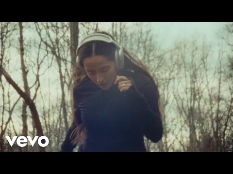 Video Thumbnail: Evaluna Montaner - Rollitos de Papel (Official Video)