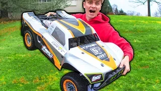 Download WORLDS BIGGEST RC CAR!! (REALLY BIG) MP3