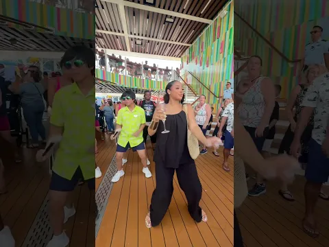 me 2 seconds after saying i was scared to go on a cruise… 😭😂