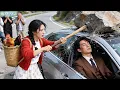 Lagu CEO tabrak batu besar saat nyetir,nyawa terancam!Gadis desa selamatkan pakai cangkul!Cinta langsung!