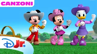 Minnie aveva un agnellino 🐑🎀 La Casa di Topolino+ | Canzoni country della fattoria