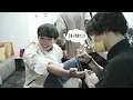 理想混蛋人體彩繪初體驗，化身阿凡達！樂團界偶像「原子中年」的耍帥之路｜【相遇在每個時空】MV 幕後花絮直擊