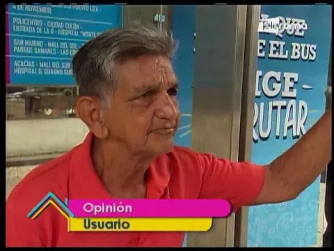 Columpios en las paradas de buses, una forma divertida de esperar transporte