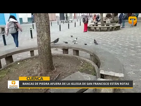 Bancas de piedra afuera de la iglesia de San Francisco están rotas
