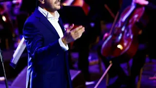 صابر الرباعي على رمش عيونها                              دندنها