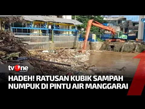 Penampakan Pintu Air Manggarai yang Dipenuhi Sampah