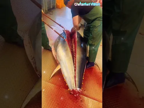 How Fishmongers Process Giant Tuna: Precise Cutting & Segmentation
