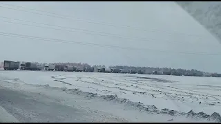 Под Омском встали фуры из-за гололеда