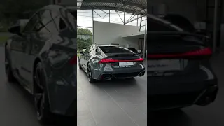 سيارة اودي الرياضية وش رايكم                                           دندنها