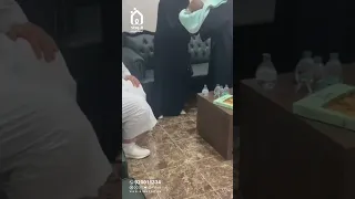 لحظة تسليم طفل يتيم لأسرة محتضنة جمعية الوداد لرعاية الايتام 