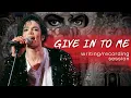 Lagu 23 minutes of Michael Jackson writing/recording 'Give In To Me' in the studio