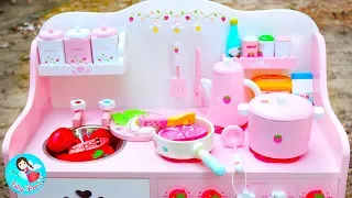 Download เล่นเป็นคุณแม่ทำกับข้าว ของเล่นเครื่องครัวไม้ ทำอาหารกับของเล่นไม้หั่นได้ Fairy Doll TV MP3