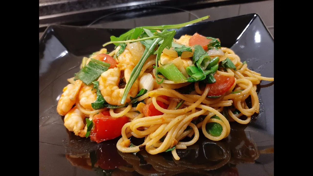 
          
          
          
            
            Spaghetti mit Garnelen schnell, einfach und sehr lecker zubereitet.
          
        . 