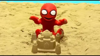 SPIDERMAN Y LOS SUPERHÉROES BEBÉS JUEGAN EN LA PLAYA 💚dibusYmas