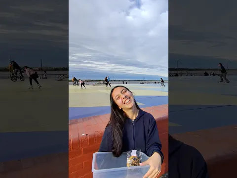 La sorprendimos vendiendo galletas, mira lo que pasó.