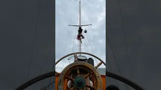 Going aloft on the hard! #boatlife #vanlife #sailboat #diy #sailboating #boat #offgrid #sail