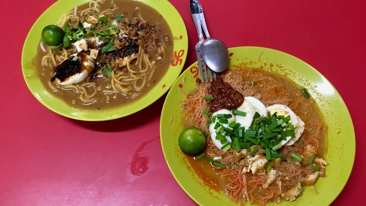 Mee siam, mee rebus. BIG PORTIONS! CHEAP & GOOD! (Singapore street food)
