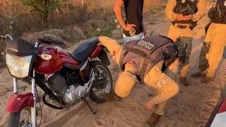 PRENDERAM A MOTO, A POLÍCIA REVIROU A MOTO INTEIRA