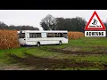 Bus driftet ins Maisfeld | Dumm Tüch