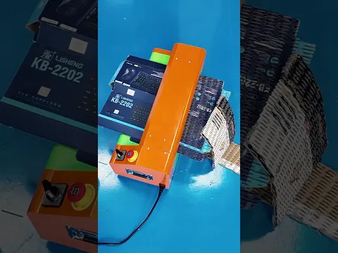 Was machen Sie mit Abfall? Probieren Sie den Kartonzerkleinerer. Produzieren Sie Verpackungsmaterial selbst, sparen Sie Kosten