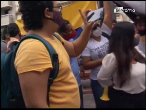 Plantón por entrega irregular del carnet de discapacidad